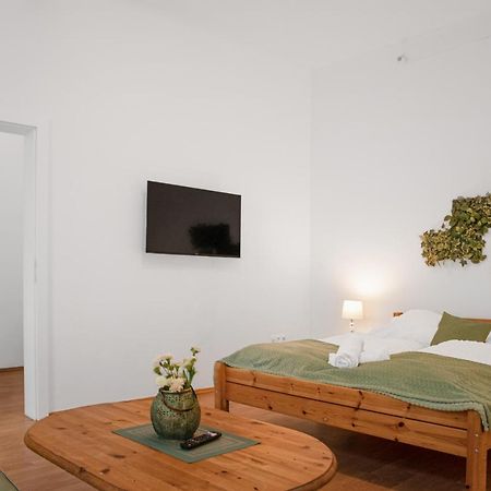Elegant 2Br Apartment - Near Bahnhof Wien Meidling Luaran gambar